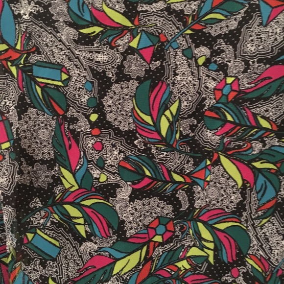 Amazing Medium Paisley and Feathered Lucy NWT - Picture 2 of 2